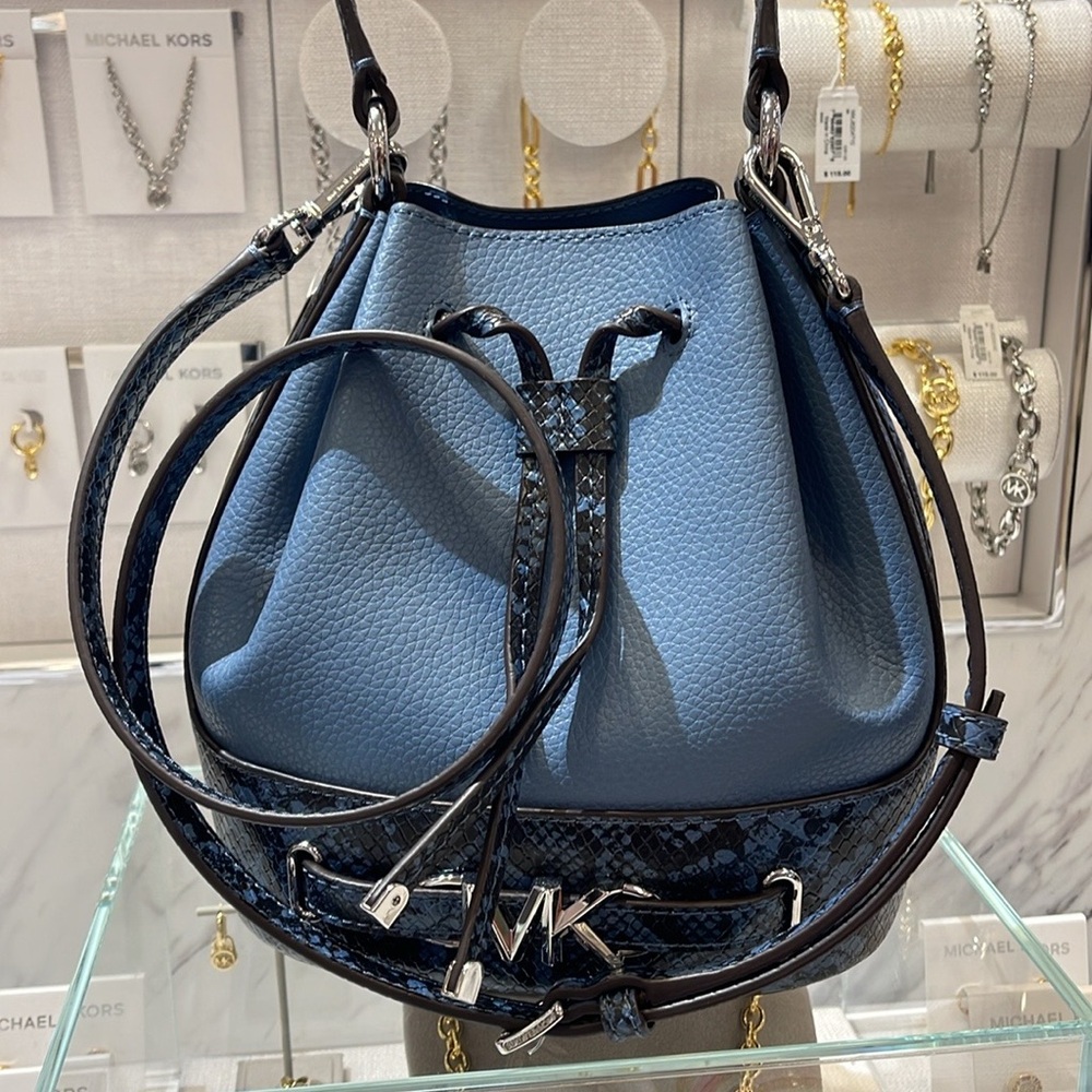 MICHAEL KORS 
Reed Md Pebbled Lthr Belted Bucket Messenger Satchel Crossbody
NWT - Picture 16 of 16